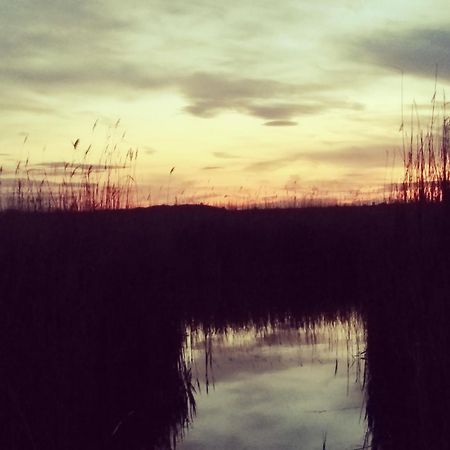 Pfahlbau Rust/Neusiedlersee Sunset I Villa Luaran gambar