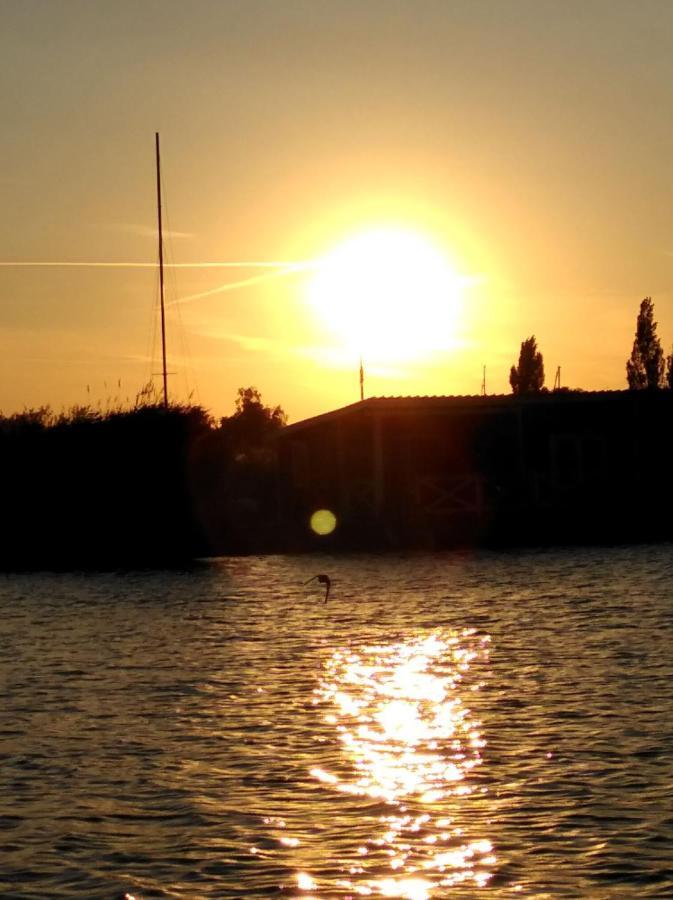 Pfahlbau Rust/Neusiedlersee Sunset I Villa Luaran gambar