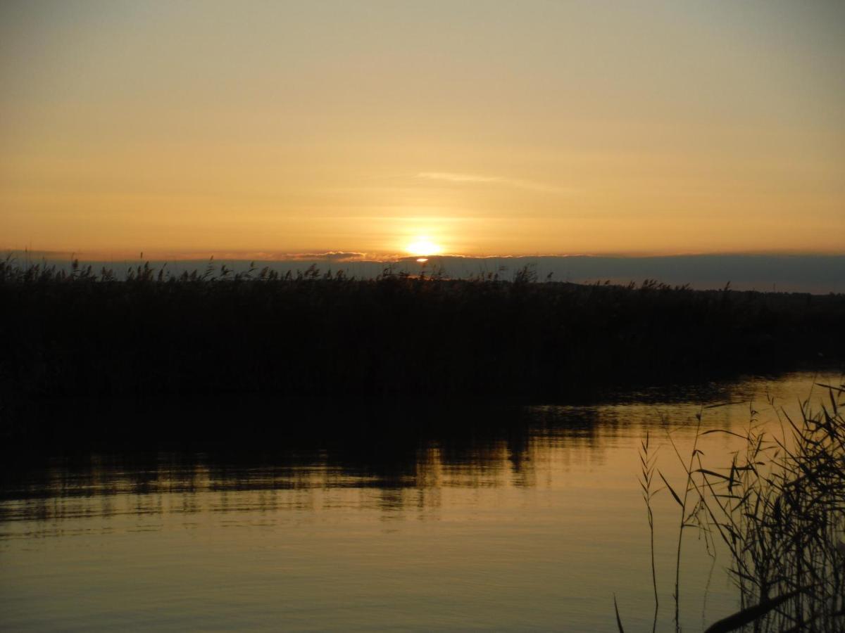 Pfahlbau Sunset I Toplage Elektroboot Inklusive Rust Luaran gambar
