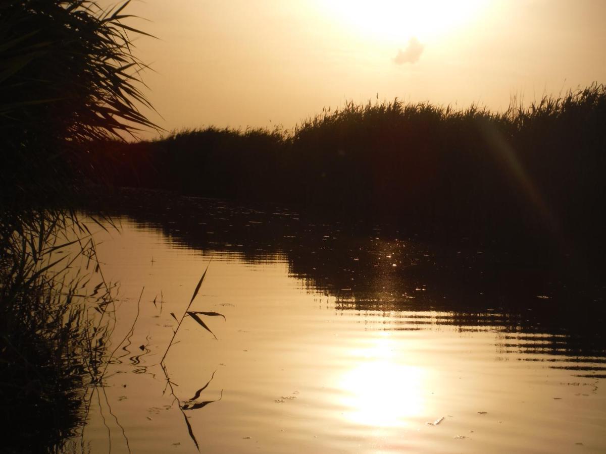Pfahlbau Sunset I Toplage Elektroboot Inklusive Rust Luaran gambar