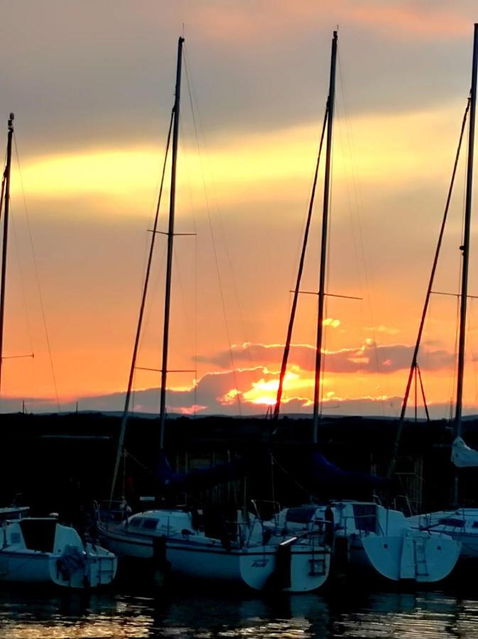 Pfahlbau Rust/Neusiedlersee Sunset I Villa Luaran gambar