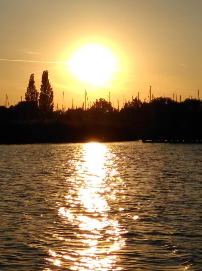 Pfahlbau Rust/Neusiedlersee Sunset I Villa Luaran gambar