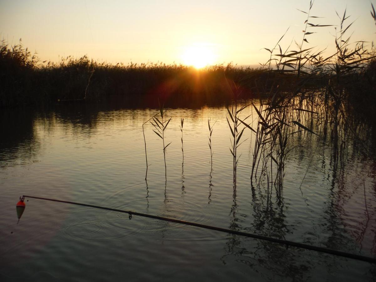 Pfahlbau Rust/Neusiedlersee Sunset I Villa Luaran gambar