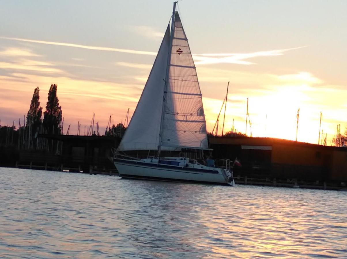 Pfahlbau Sunset I Toplage Elektroboot Inklusive Rust Luaran gambar