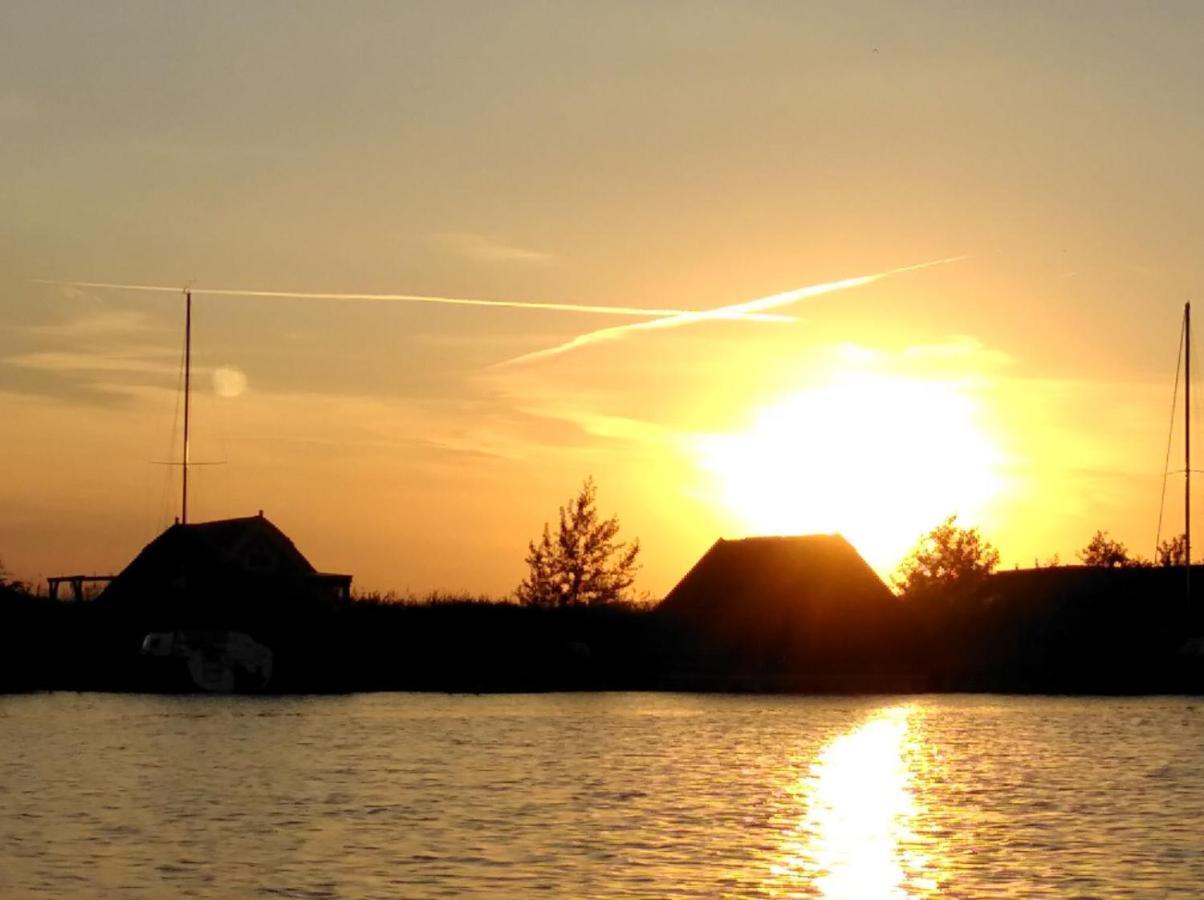 Pfahlbau Sunset I Toplage Elektroboot Inklusive Rust Luaran gambar